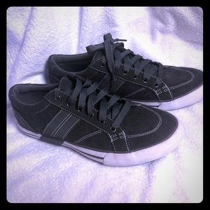 Sketchers grey low top sneakers